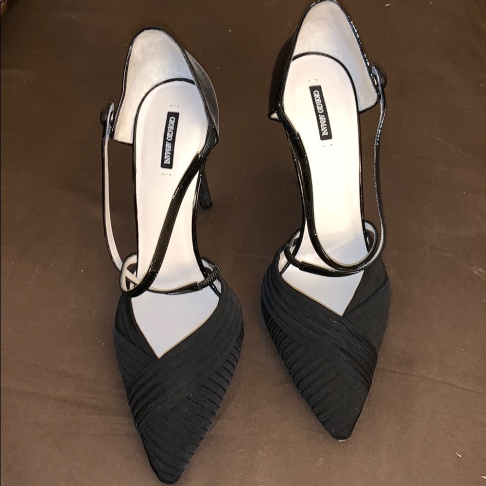 Giorgio Armani pumps brand new